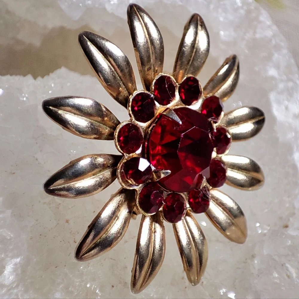 Dark Deep Red Prong Set Faceted Brooch Gold Tone Vintage Flower Pin